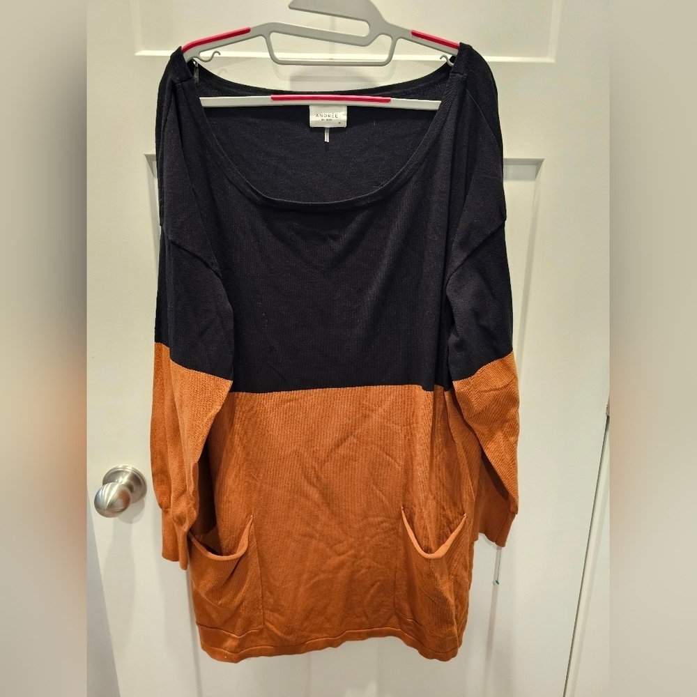 Andrée by Unit 1X Colorblock Tunic Sweater Black Burnt Orange Pockets Fall Cozy